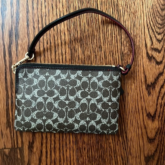 Brand new coach wristlet - Picture 2 of 5